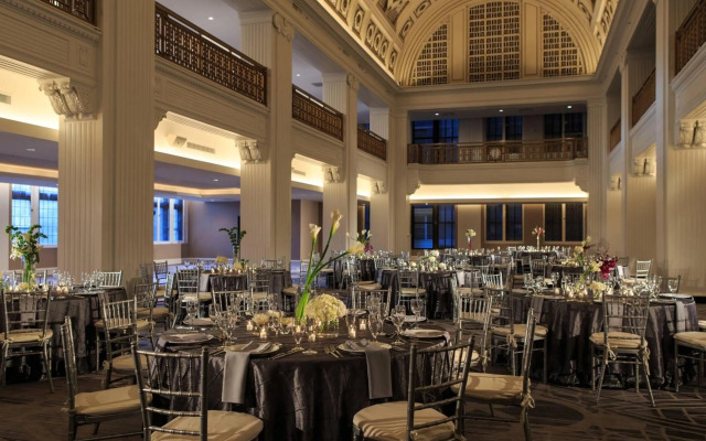 Renaissance Cincinnati Downtown Hotel