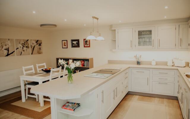 Remarkable 3-bed House in Easton-on-the-hill