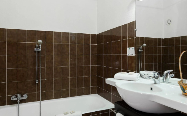 The Originals City, Hôtel Galaxie, Nice Aéroport