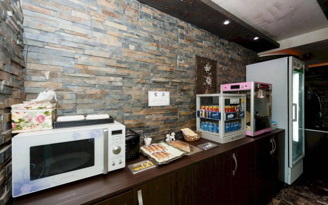 Fox Tourist Hotel