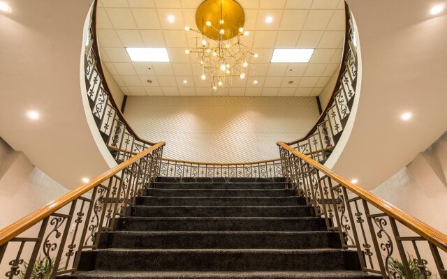 The Madison Concourse Hotel and Governor's Club