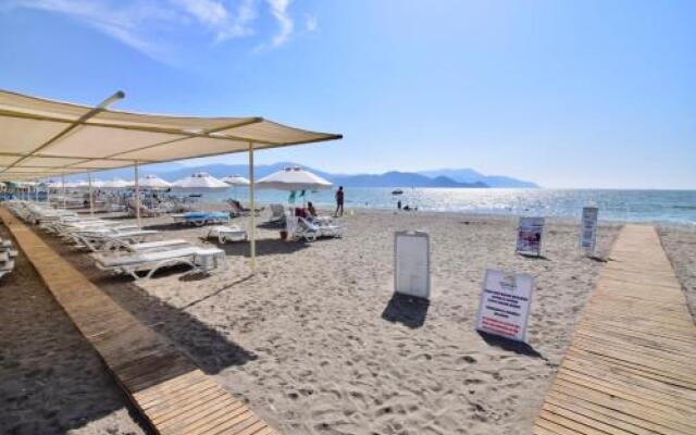 Sunset Beach Club Aqualettings Lighthouse 33