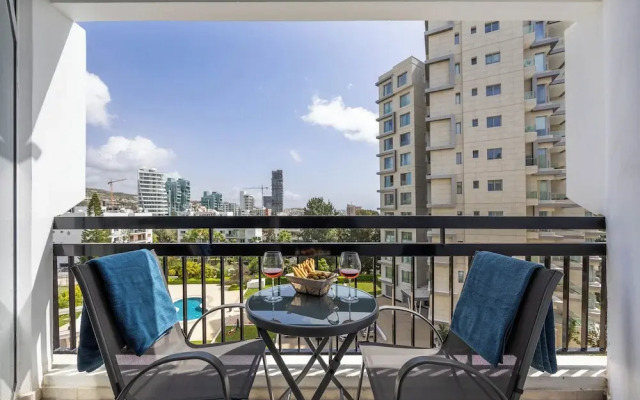 Marathon Beach Apartment With Shared Pool