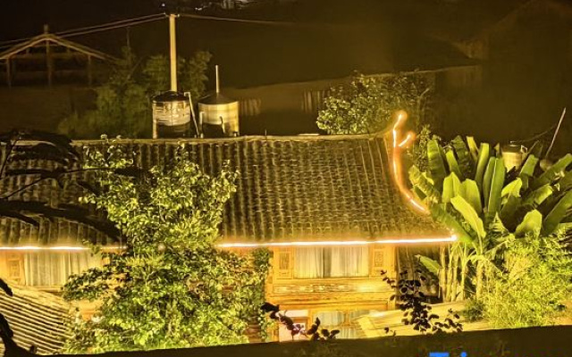Qiuniang House Lugu Lake