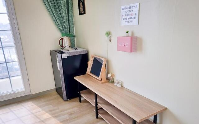 Jeju Sea Palace Pension (Jeju Badaseong Pension)