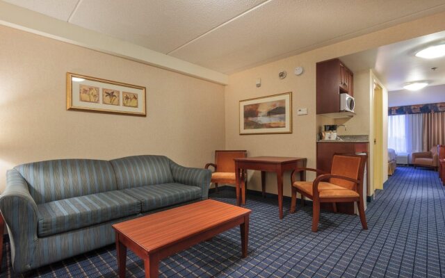 Holiday Inn Express & Suites Belleville by IHG