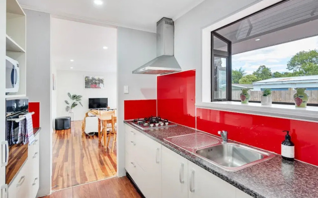 Kiwi Holiday Home near Airport