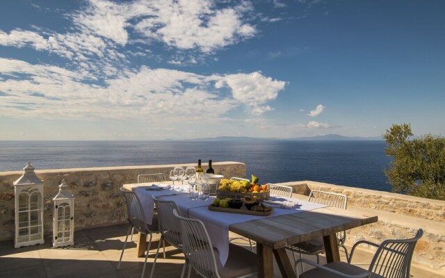 Bassa Maina Villas & Suites