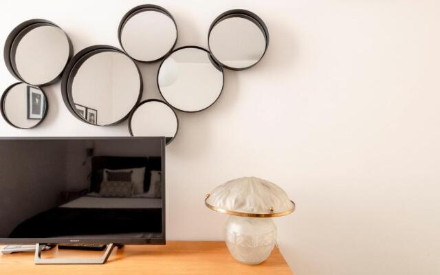 Plum Guide - Paparazzi