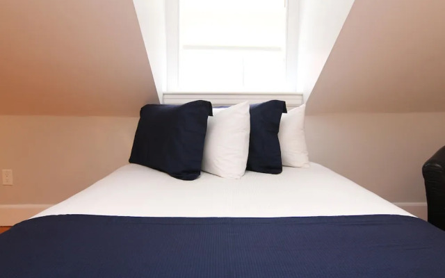 Maverick Suites at 40 Temple St