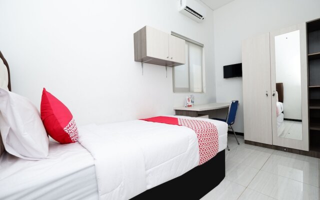 Sunshine Hostel by OYO Rooms