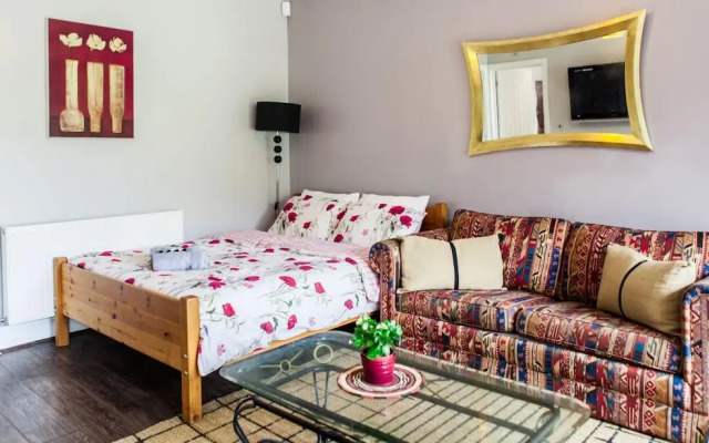 Inviting 1-bed Apartment in Dartford