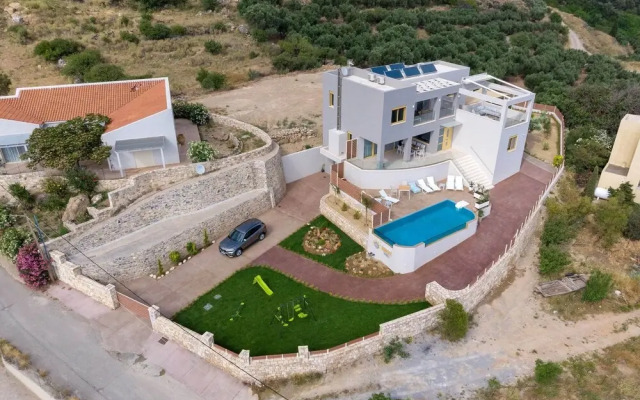 Modern Villa With Private Pool in Plakias