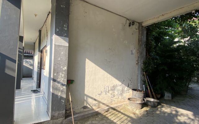 OYO Life 93258 Kos Sahabat