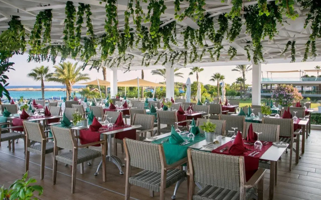 Asterias Beach Hotel