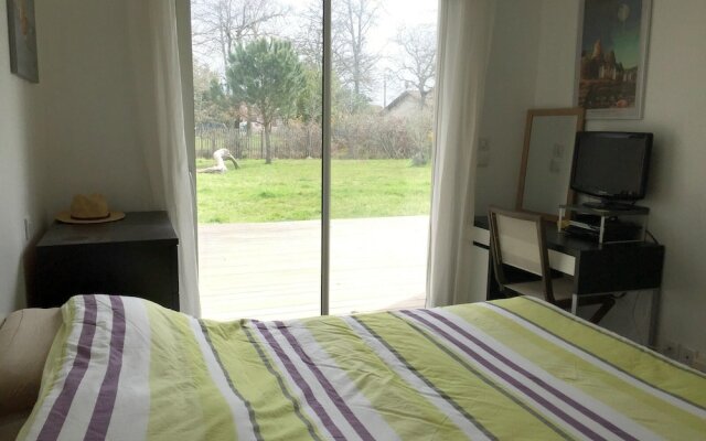 House With 4 Bedrooms in Hourtin, With Enclosed Garden