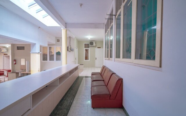 Anugerah Wisata Hotel by OYO Rooms