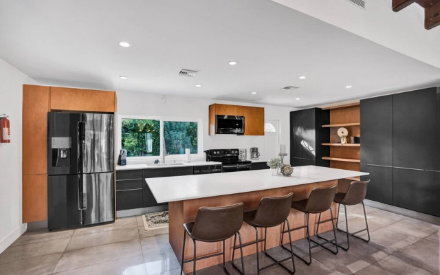 Gorgeous 5BR Home with Heated Pool