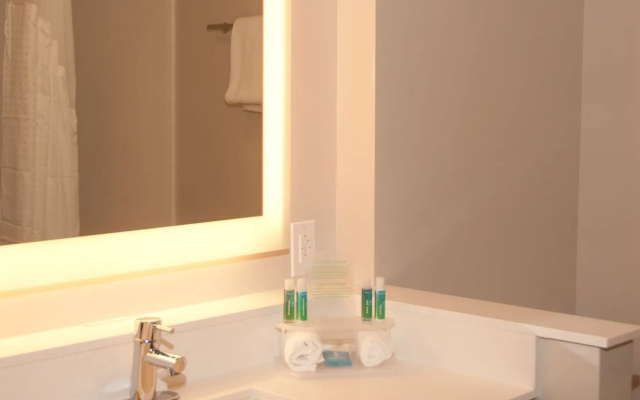 Holiday Inn Express & Suites Decatur by IHG