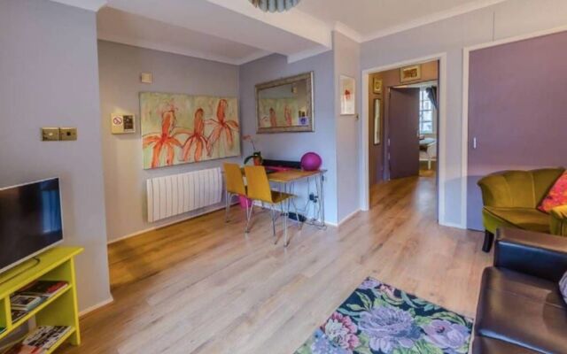 JOIVY Stylish Castle View Apartment