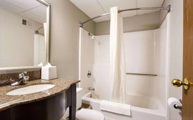 Red Lion Inn & Suites Olathe Kansas City