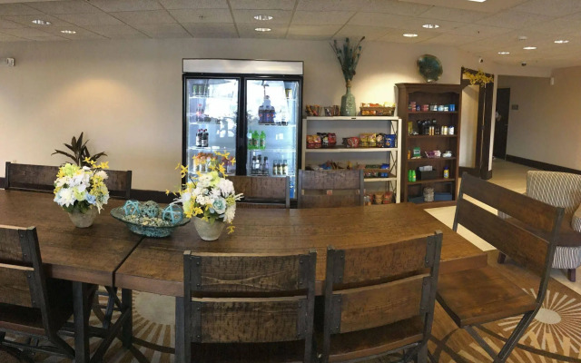 Greenfield Inn & Suites Owensboro, KY Airport