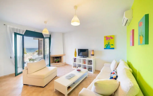 Fluo Seaside Apartment