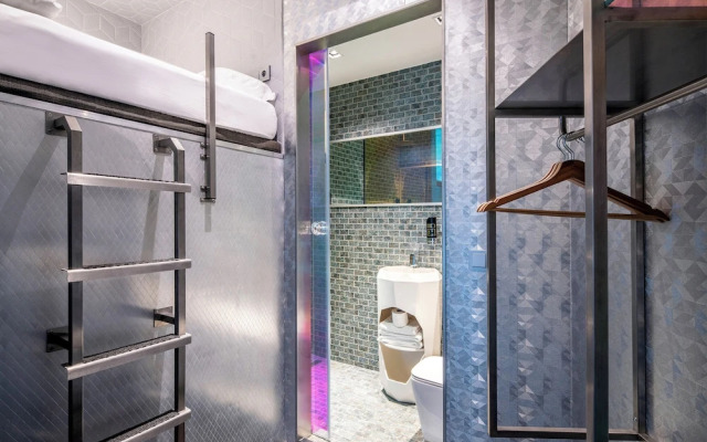 Diamond Capsule Hotel Amsterdam South