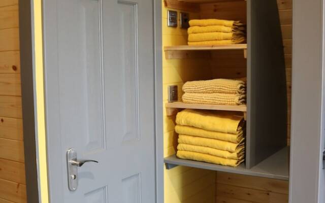 Glampods - 5 Berth Glamping Pod Elgin