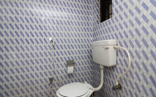 Astoria House by FabHotel