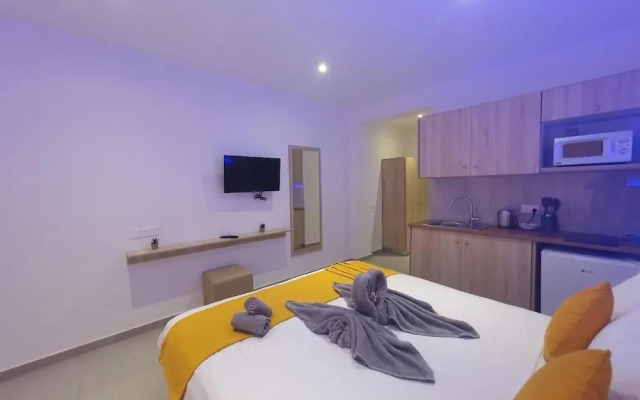 Sun Plaza Suites - Adults Only