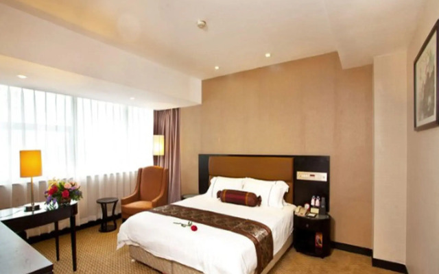 Skyline Plaza Hotel
