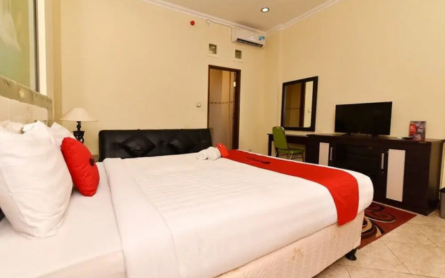 RedDoorz Plus Near Benoa Square Bali