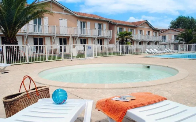 Petit oasis avec piscine