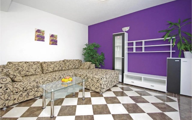 Two-Bedroom Apartment Makarska with Sea View 06