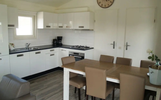 Well-kept Chalet Near the Biesbosch