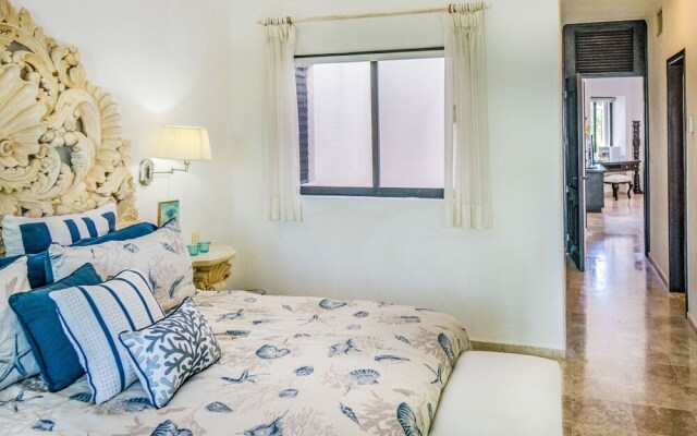 Royal Palms 10 2 Bedroom Condo by RedAwning