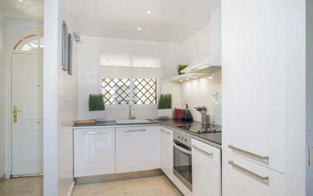 2 bedroom apartment next to porto