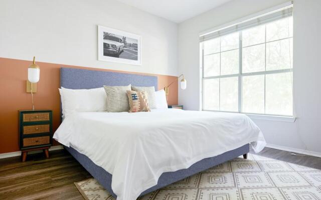 Artsy South Congress Suites by Sonder