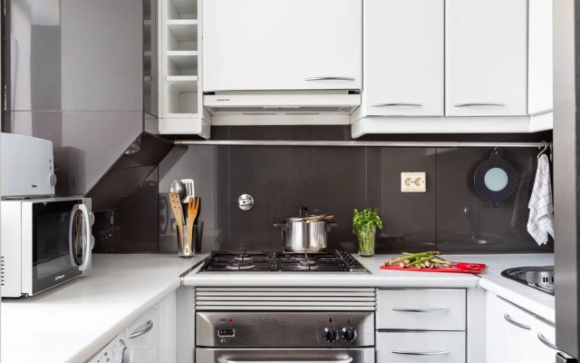 ALTIDO Bold & colourful 1-bed flat at the heart of Chiado, nearby Carmo Convent