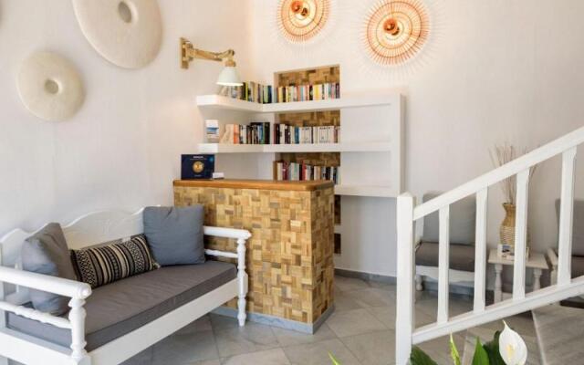 Blue Waves Suites & Apartments To Kyma