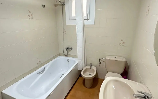 Ferran 32 in Roses With 4 Bedrooms and 2 Bathrooms