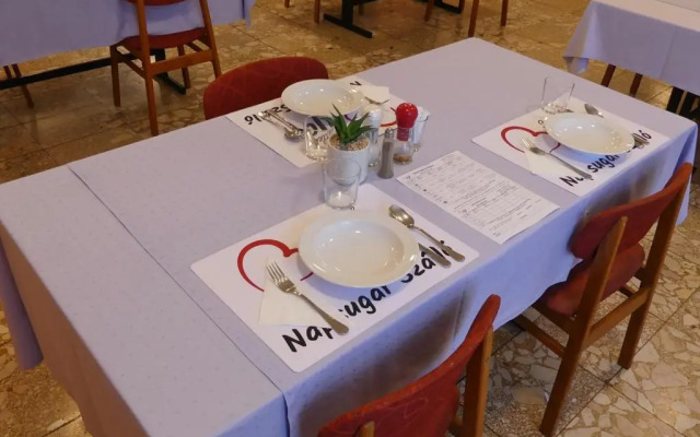 Napsugár Ifjúsági Szálló és Kemping