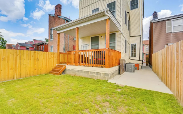 Modern Pittsburgh Home w/ Rooftop Deck & Backyard