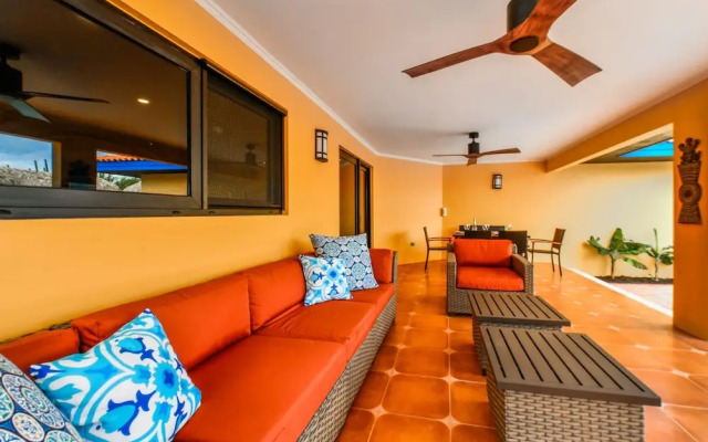 Newly Renovated! Polynesian Themed in Noord!