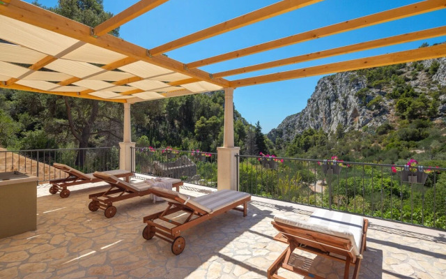 Rustic luxury villa Fulmin