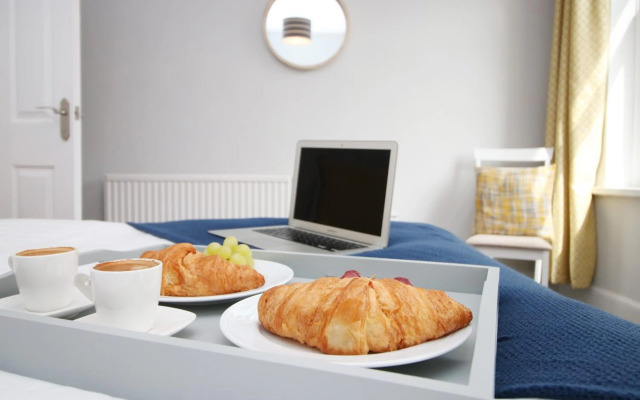 City House by Stay South Wales - sleeps 4