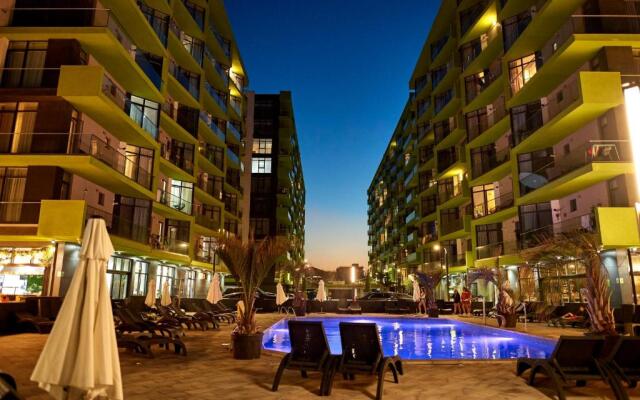 7 Waves Studio-Spa n Pools beach resort