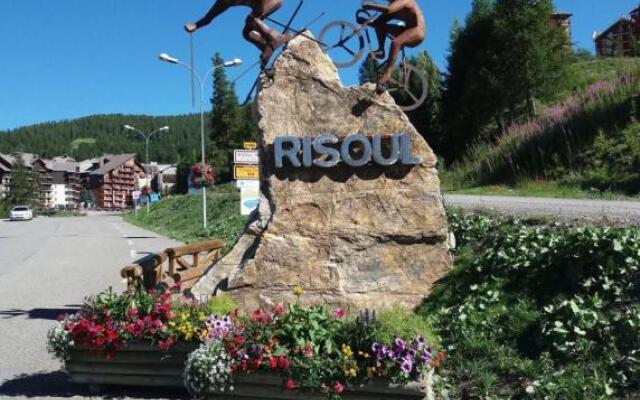 T2 RESIDENCE ANTARES 4* pieds des pistes