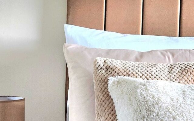 Quirky Home Quiet Neighbourhood